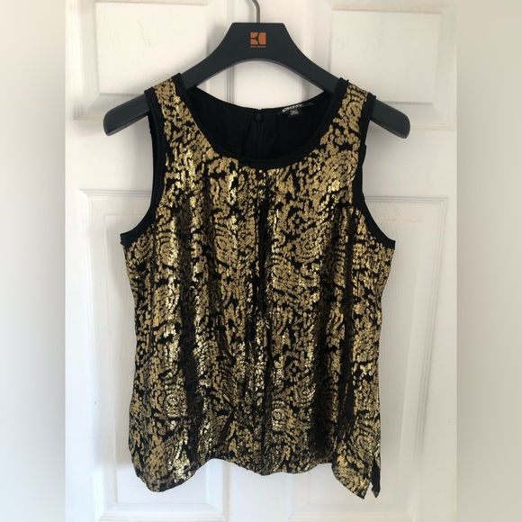 Sleeveless metallic top. - Picture 8 of 14
